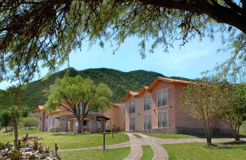 Villa General Belgrano Hotel | Relaxing Getaway at Posada La Soñada with Pool & Hot Tub