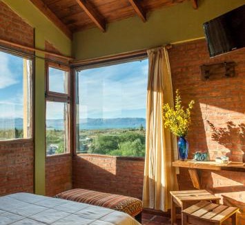 Macrozona Meseta Cerro Calafate Hotel | Pet-Friendly Posada Larsen with Top Guest Ratings
