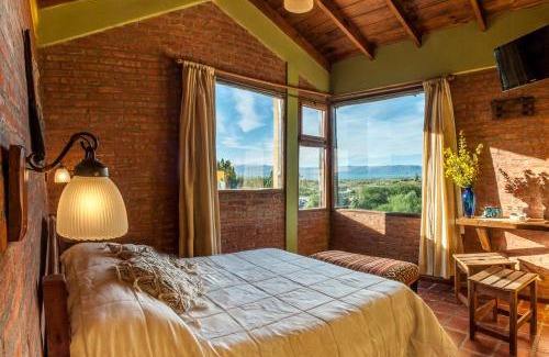 Macrozona Meseta Cerro Calafate Hotel | Pet-Friendly Posada Larsen with Top Guest Ratings