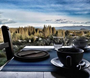 Macrozona Meseta Cerro Calafate Hotel | Pet-Friendly Posada Larsen with Top Guest Ratings
