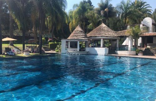 Zinapecuaro Hotel | Relax at Posada Los Colorines with Oceanfront Views