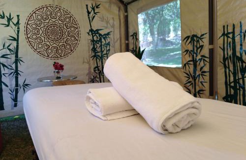 Zinapecuaro Hotel | Relax at Posada Los Colorines with Oceanfront Views