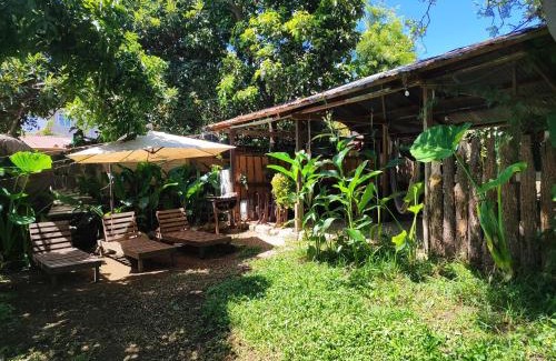 San Juan La Laguna Hotel | Discover Posada Maná: Pet-Friendly Haven with Dining