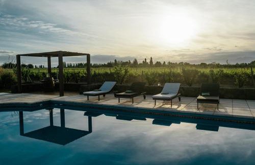 Maipu Hotel | Discover Posada Mawida: Guest Rated 9/10 with Pool & Breakfast