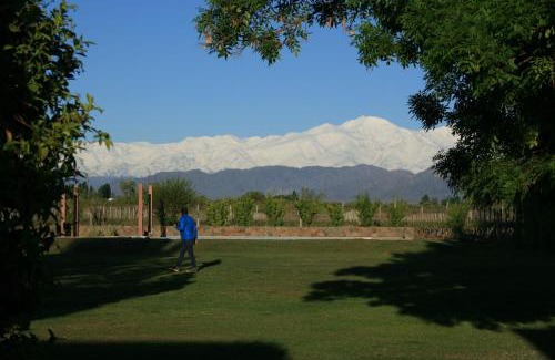 Maipu Hotel | Discover Posada Mawida: Guest Rated 9/10 with Pool & Breakfast