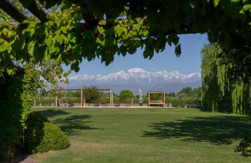 Maipu Hotel | Discover Posada Mawida: Guest Rated 9/10 with Pool & Breakfast