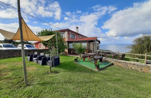 San Vicente de la Barquera House | Family-Friendly Posada Punta Liñera with High Guest Rating