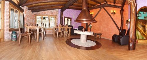 Lon House | Comfortable Stay at Posada Peñas Arriba with Hot Tub