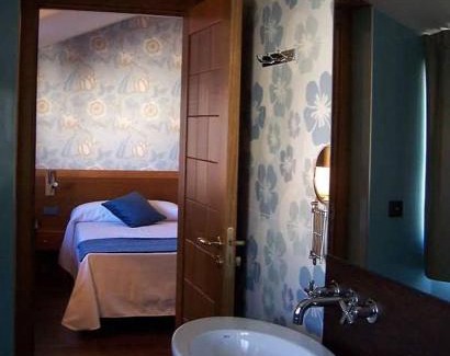 Arevalo Hotel | Discover Posada Real Los Cinco Linajes - 4-Star Comfort