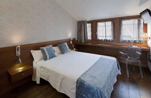 Arevalo Hotel | Discover Posada Real Los Cinco Linajes - 4-Star Comfort