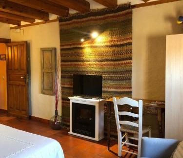 Navafria House | Welcoming Posada Real Mingaseda: 4-Star Pet-Friendly Retreat