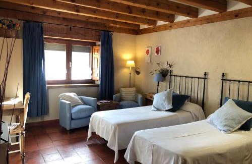 Navafria House | Welcoming Posada Real Mingaseda: 4-Star Pet-Friendly Retreat
