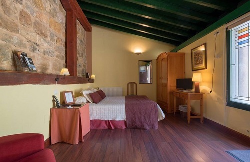 Aguilar de Campoo Hotel | Posada Santa Maria La Real