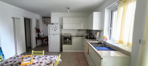 Pedara Apartment | Pet-Friendly Posada Victoria: Central City Apartment Awaits