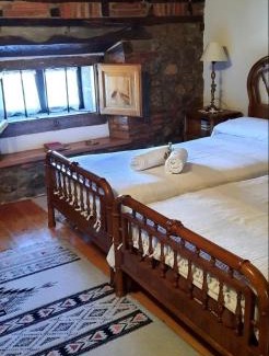 Reocin Hotel | Cozy Posada Vinueva with Oceanfront Views & Pet-Friendly Stays