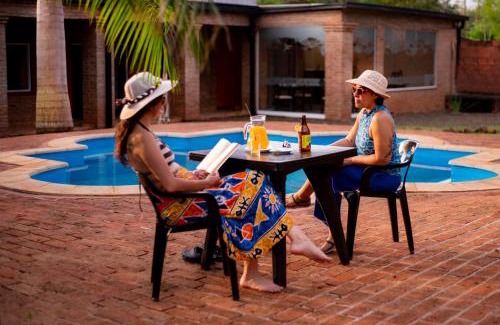 Zona Granja Hotel | Cozy Stay at Posada Yvoty with Pool and Breakfast Included