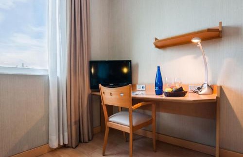 Campanillas Hotel | Relax at Posadas de España Malaga with Pool and Spa