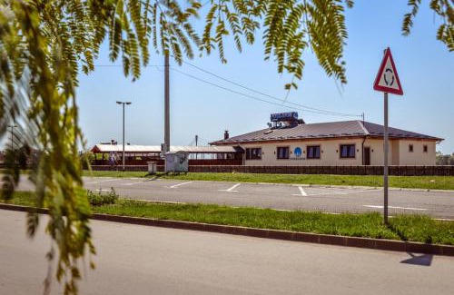 Sremska Mitrovica Bed & Breakfast | Oceanfront Escape at B&B Posejdon - Rated 9/10 by Guests