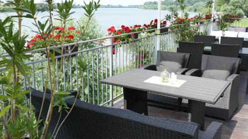 Sremska Mitrovica Bed & Breakfast | Oceanfront Escape at B&B Posejdon - Rated 9/10 by Guests