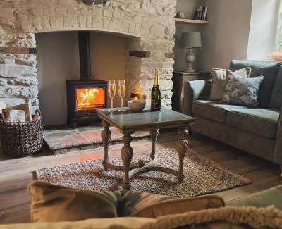 Llangollen House | Chic Posh Little Cottage - 4-Star, Pet & Child Friendly