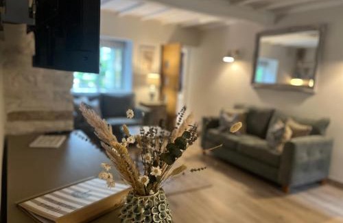 Llangollen House | Chic Posh Little Cottage - 4-Star, Pet & Child Friendly