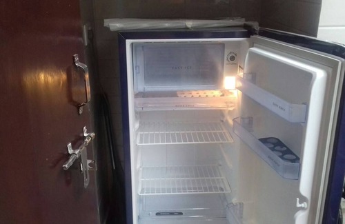 Lajpat Nagar Apartment | Elegant Lajpat Nagar Room with Breakfast & Kitchen Amenities