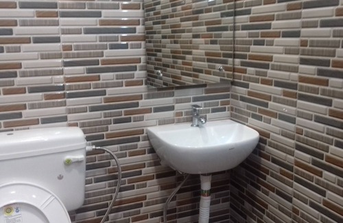 Lajpat Nagar Apartment | Comfortable Stay in S. Delhi, Close to Lajpat Nagar Area
