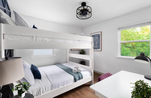 South Lamar Apartment | Posh & Serene 2BR w Private Patio