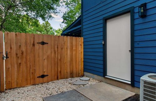 South Lamar Apartment | Posh & Serene 2BR w Private Patio