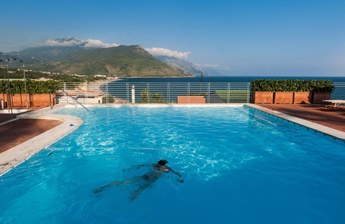 Villammare Apartment | Posidonia: Serene Apartment with Sea View & Infinity Pool
