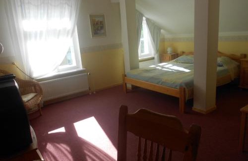 Kadriorg House | Relax at Poska Villa Guesthouse with Oceanfront Bliss