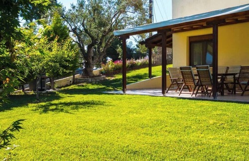 Possidi House | Sea View Villas: Family-Friendly Stays with Breakfast Included
