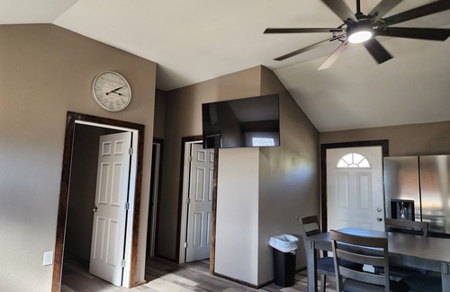 Somerville Cabin | Pet-Friendly Possum Run Cabin: Perfect for Families of 6