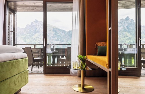 Traunkirchen Hotel | Cozy Retreat at Post am See with Pool and Spa Amenities