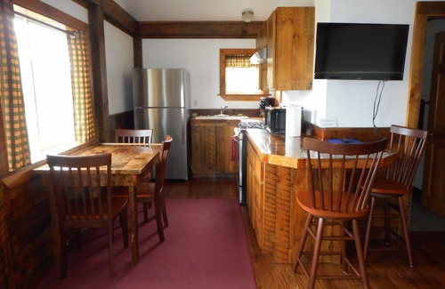 Shirley Cabin | Cozy Post and Beam Cabin with Pool & Breakfast Included