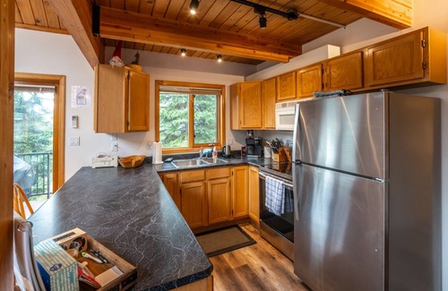 Okanagan-Similkameen Ski Chalet | Family-Friendly Post & Beam Chalet with Hot Tub at Apex