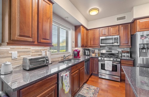Post Falls Condo | Waterfront Condo Retreat in Post Falls with Spa & Hot Tub