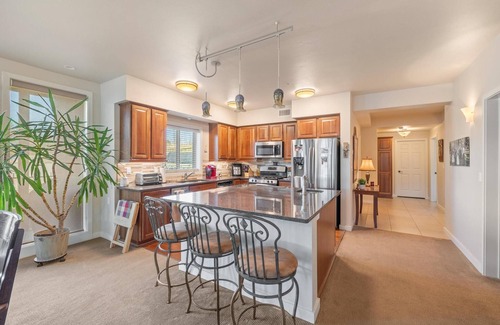 Post Falls Condo | Waterfront Condo Retreat in Post Falls with Spa & Hot Tub