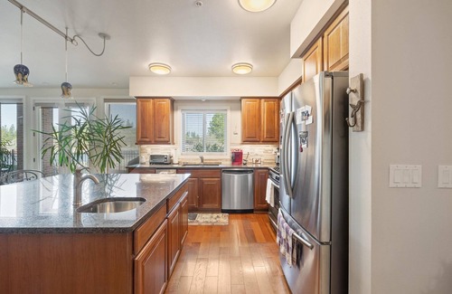 Post Falls Condo | Waterfront Condo Retreat in Post Falls with Spa & Hot Tub