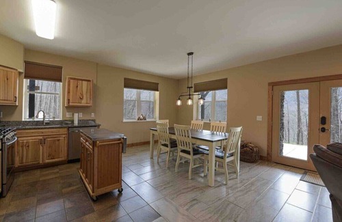 Black Mountain Apartment | Perfect Two-Bedroom Mountain Retreat with Private Hot Tub