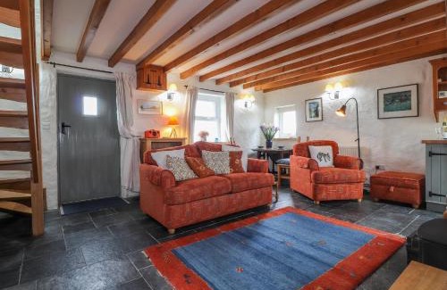 Trefasser House | Discover Post Office Cottage: Pet & Child Friendly Retreat
