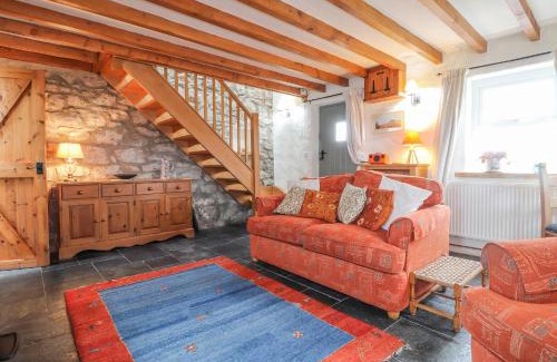 Trefasser House | Discover Post Office Cottage: Pet & Child Friendly Retreat
