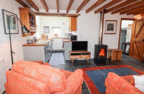 Trefasser House | Discover Post Office Cottage: Pet & Child Friendly Retreat
