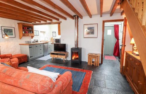 Trefasser House | Discover Post Office Cottage: Pet & Child Friendly Retreat