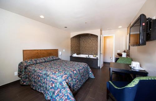 Avenel Hotel | Comfortable Stay at Post Road Inn Motel with Hot Tub Access