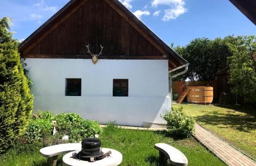 Kisgyor House | Cozy Postakocsi Vendégház Kisgyőr: Family-Friendly Retreat