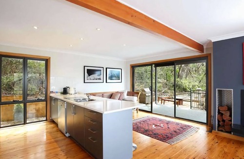 Blackheath House | Experience Postcards From The Edge: 10/10 Rated Retreat