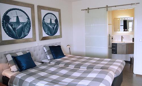 Municipality of Woerden Bed & Breakfast | Oceanfront Bliss at Posthoorn Lodge - 5 Star Retreat