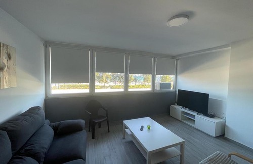 Raval Roig Apartment | Oceanfront Getaway at Postiguet Apartamento Ventura Premium