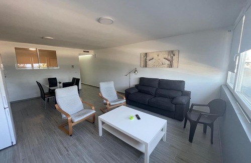 Raval Roig Apartment | Oceanfront Getaway at Postiguet Apartamento Ventura Premium
